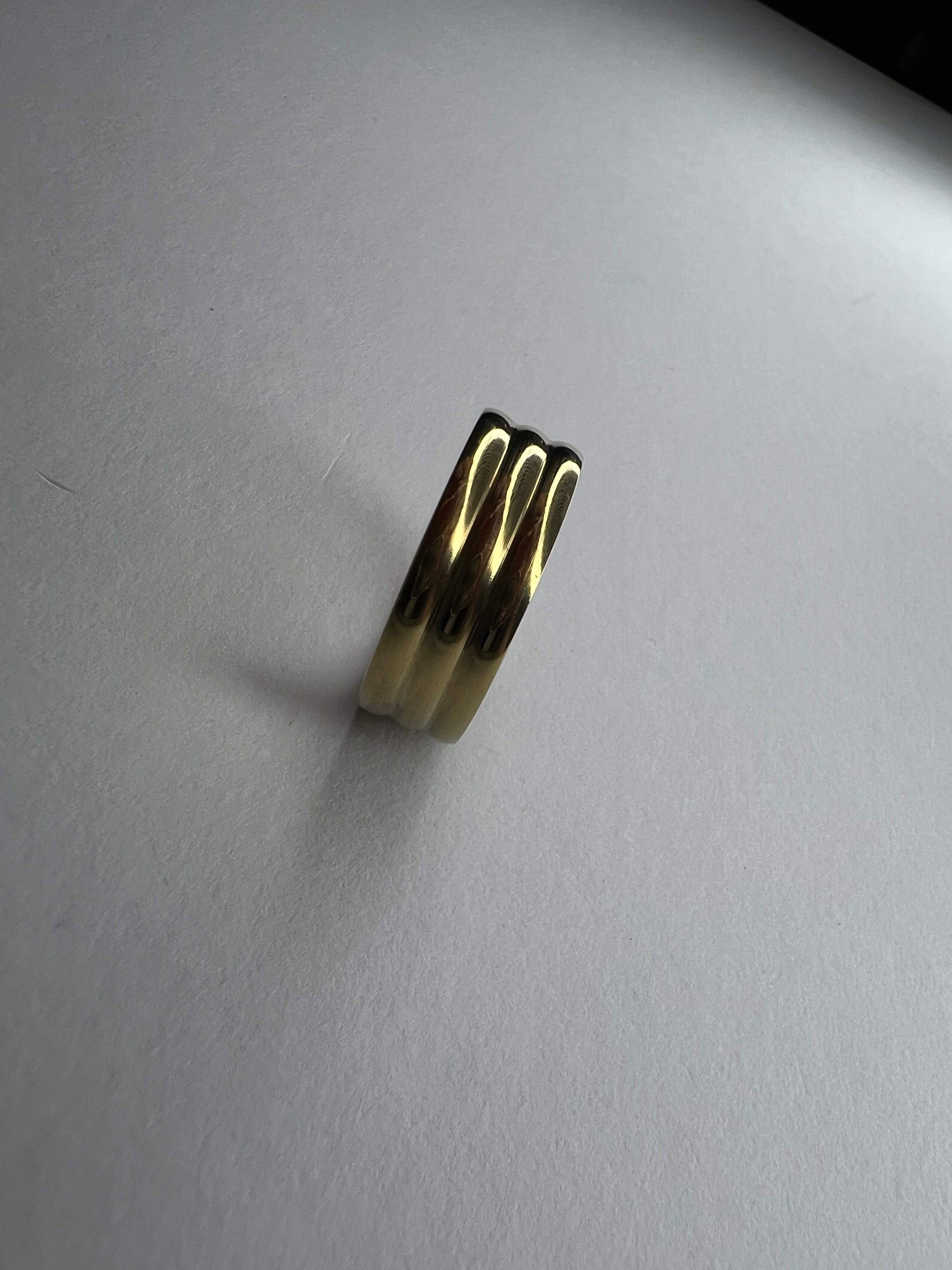 Bague striée en acier inoxydable doré